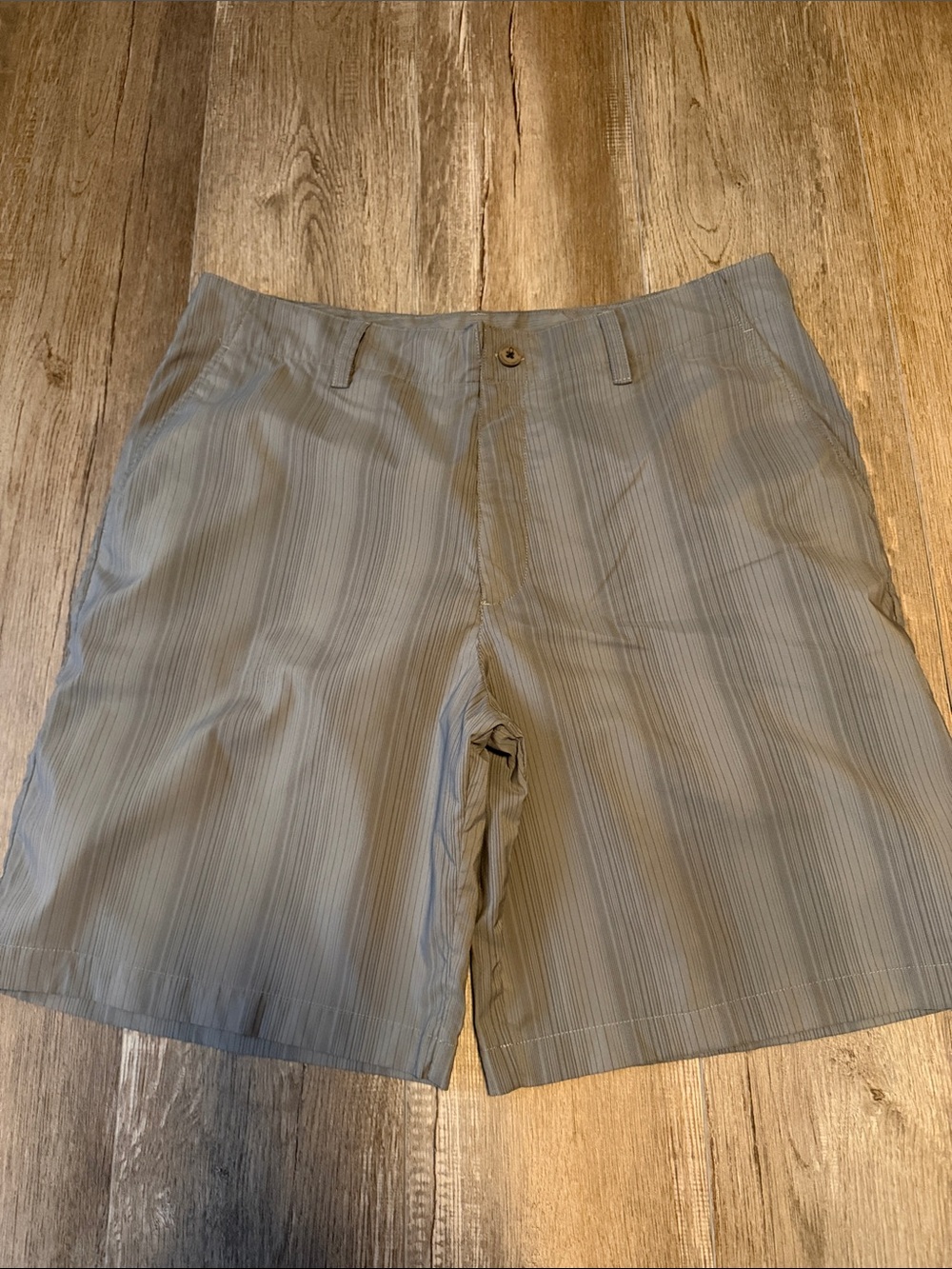 Under Armour Loose Men's Lightweight Gray Pinstripe Shorts